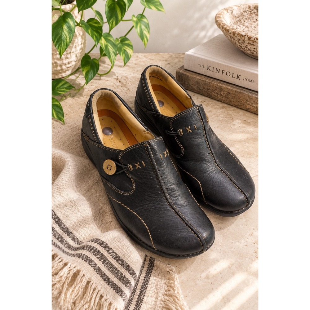 Clarks Unstructured UnLoop Black Leather Button Loafers Womens 9.5M Comfort Shoe